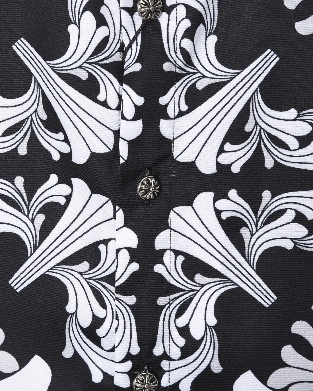 P276 Chrome Hearte/Chrome Heart 🔥Breaking news, versatile classic CH cross✝dark style original button logo digitally printed long-sleeved shirt 2025ss official website new long-sleeved shirt, exquisitely printed logo, high-end version, custom-made fabrics at the counter. Highly breathable and comfortable, exquisitely crafted, with impeccable detail processing, ✅customized logo engraved buttons, complete with three labels. Brand element design concept reflects high quality. It feels delicate and soft! It presents a casual cut and the upper body shape is great! 🐍Size: M-XXL